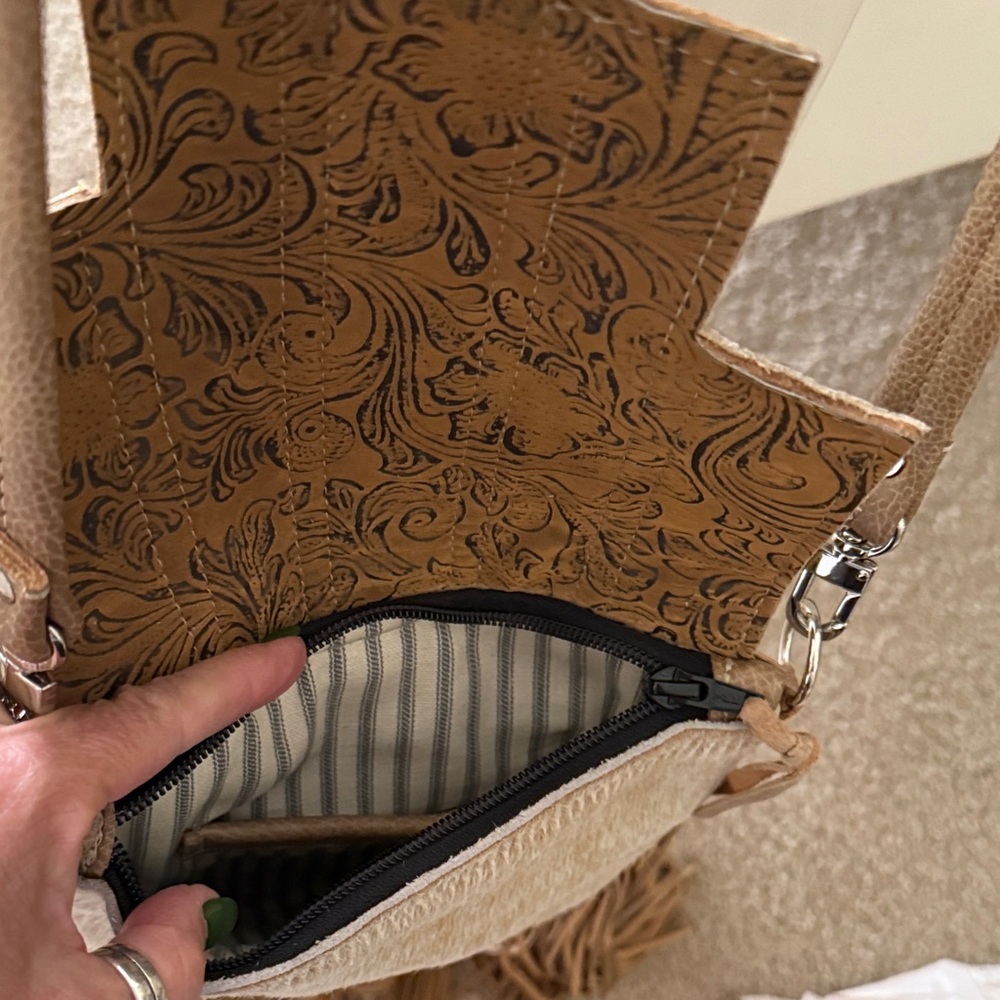 HCC Fringed Tan Crossbody Bag with Haircalf Front - Picture 4 of 4
